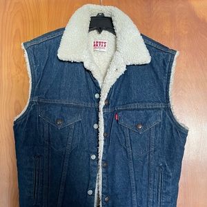 Vintage Levi’s fleece lined jean jacket. Like new.
